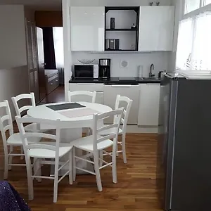  Apartment Grün-weiß